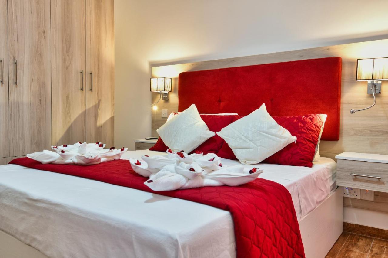 A Bed Of Roses Apartment Marsalforn Bagian luar foto