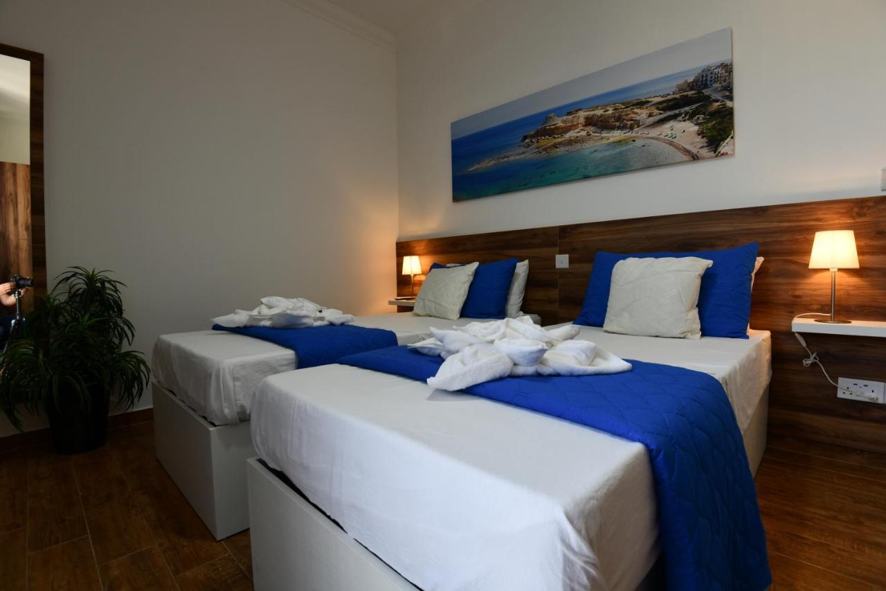 A Bed Of Roses Apartment Marsalforn Bagian luar foto