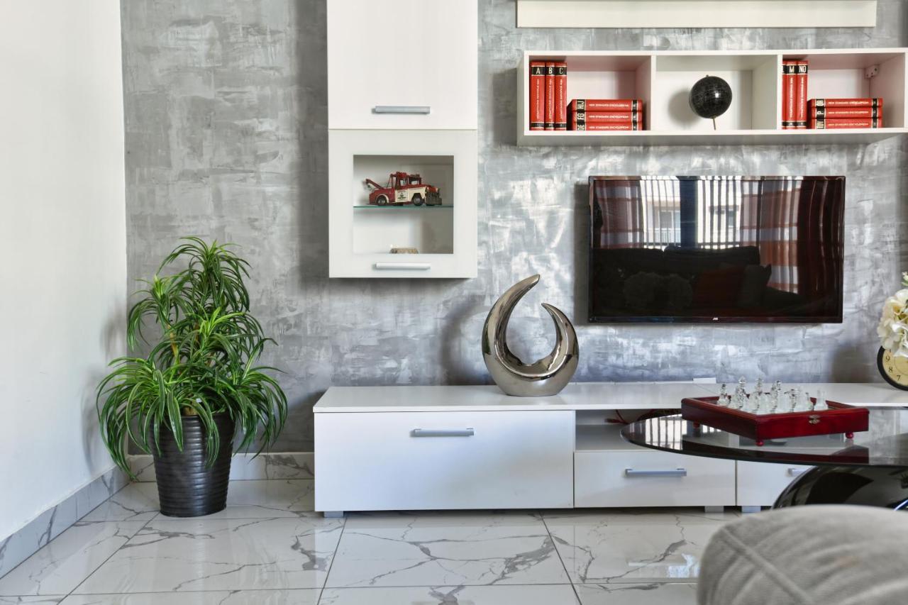 A Bed Of Roses Apartment Marsalforn Bagian luar foto