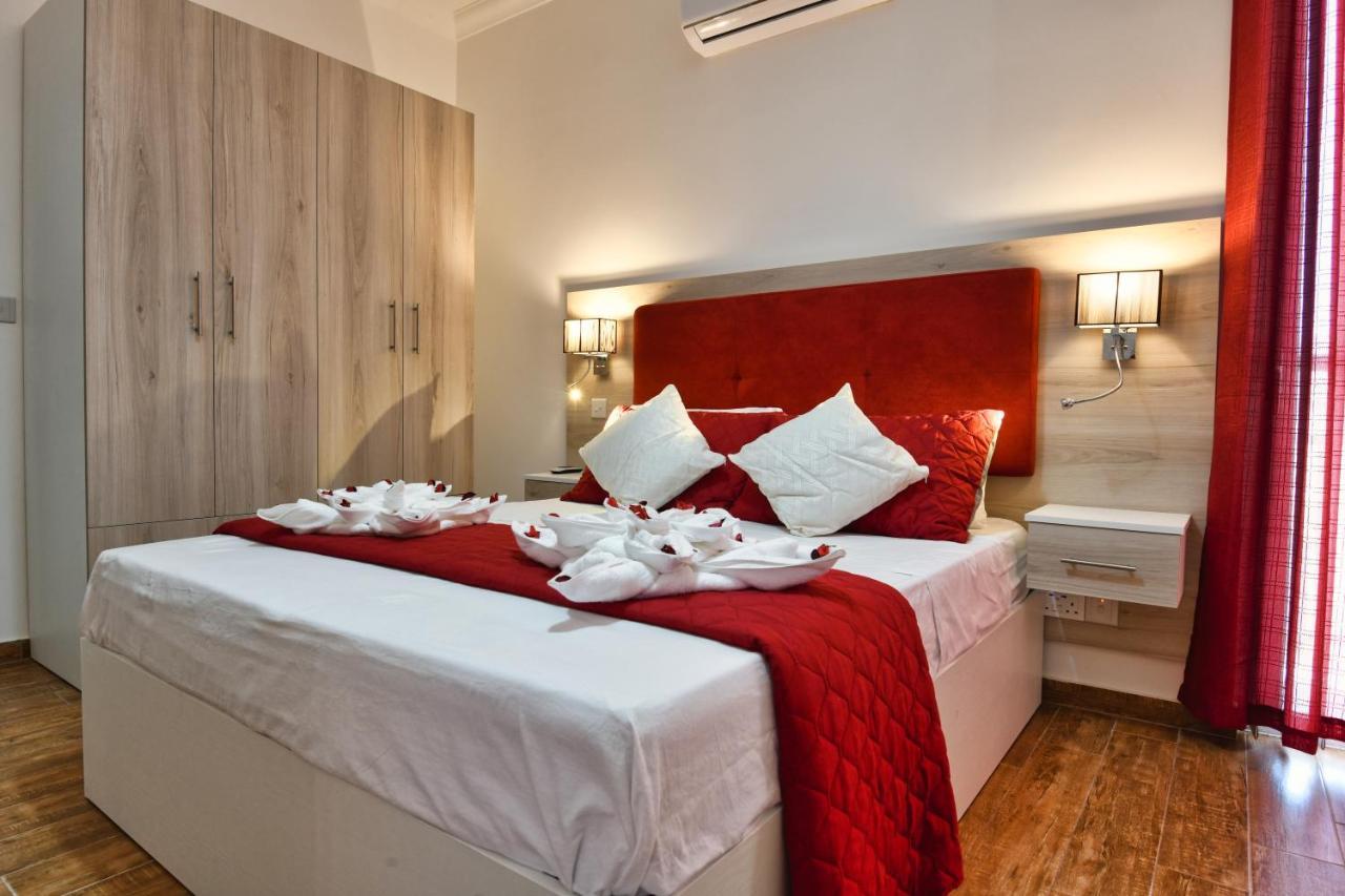 A Bed Of Roses Apartment Marsalforn Bagian luar foto