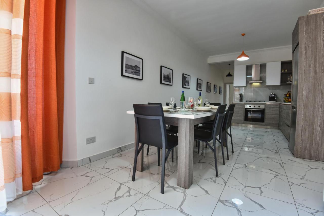 A Bed Of Roses Apartment Marsalforn Bagian luar foto