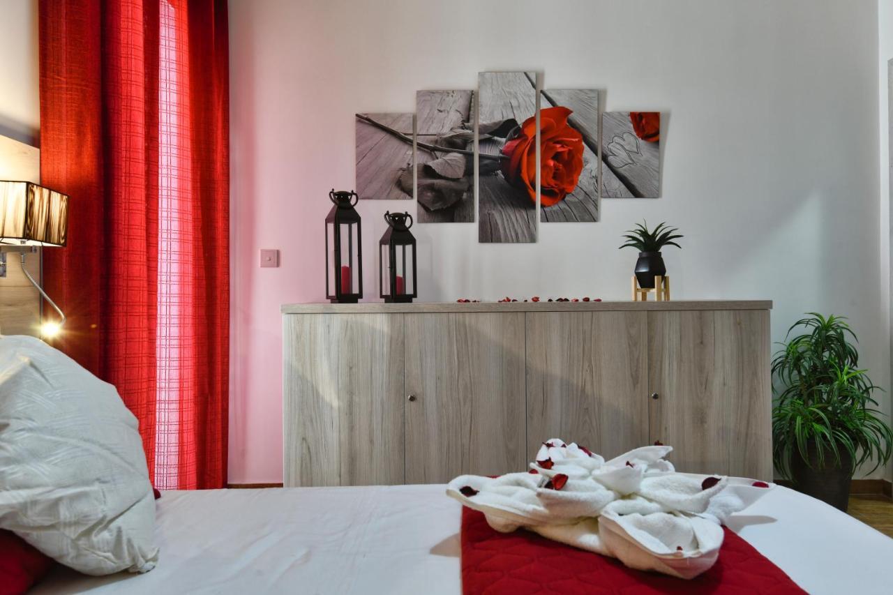 A Bed Of Roses Apartment Marsalforn Bagian luar foto