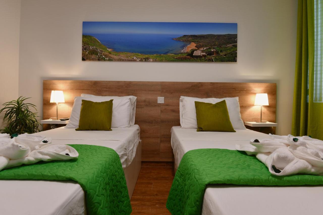 A Bed Of Roses Apartment Marsalforn Bagian luar foto