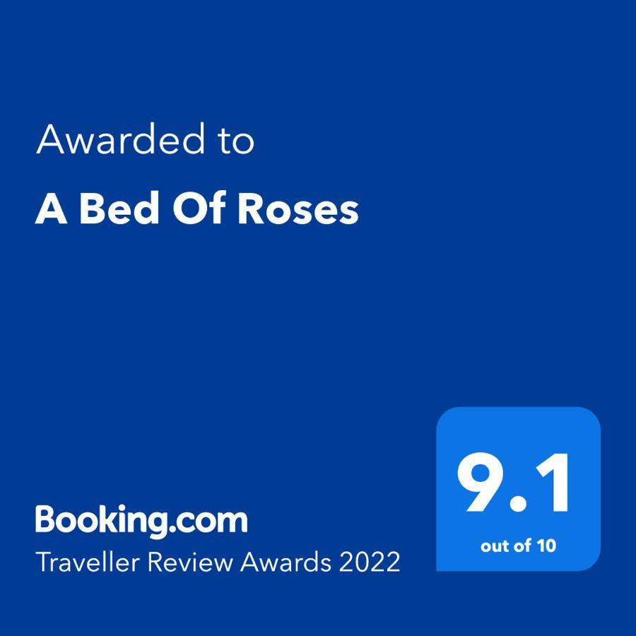 A Bed Of Roses Apartment Marsalforn Bagian luar foto